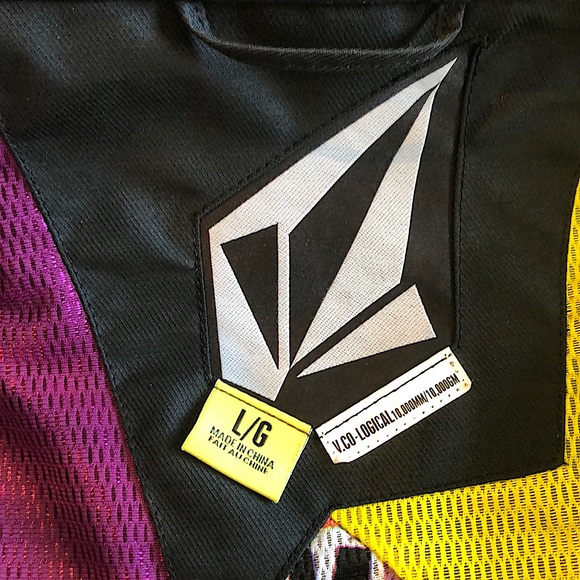 Volcom Ski/Snowboard Jacket - Picture 3 of 11